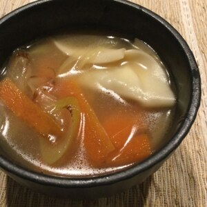 市販の 冷凍水餃子を使って 野菜たっぷりスープ